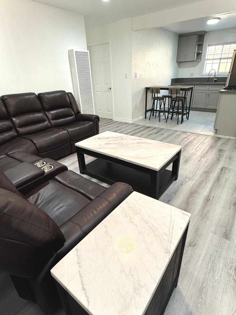 Kitchen or kitchenette, Living room, Seating area, Dining area