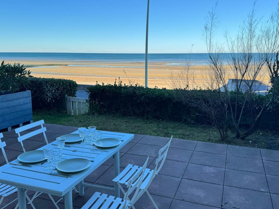 Appartement 3 pièces avec accès direct plage et WiFi - FR-1-487-377 Apartment in Cabourg