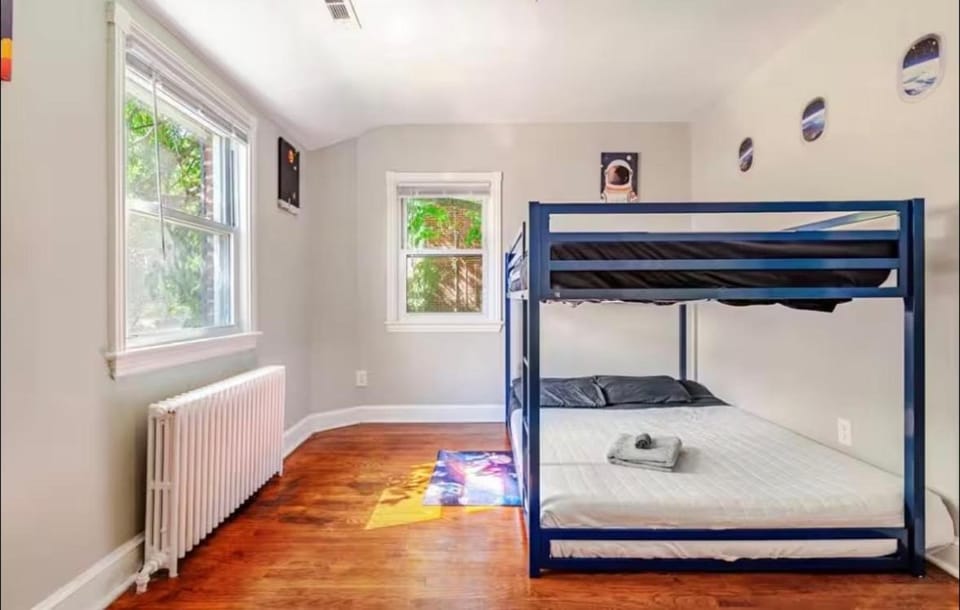 Feel Good Home, Kingbed, Free parking, Backyard House in District of Columbia