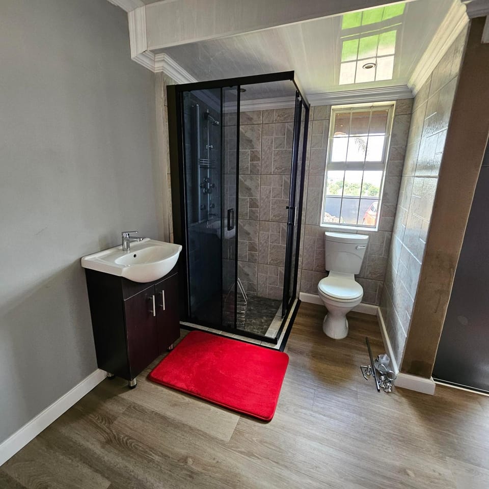 Shower, Toilet, towels