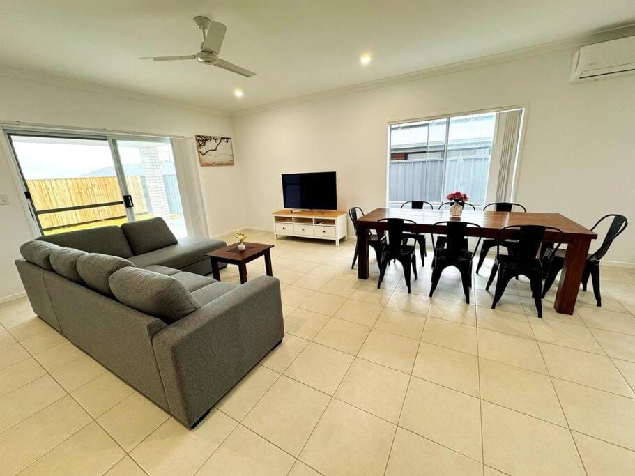 Brand New Fantastic Luxury 5 bedroom Home House in Brisbane