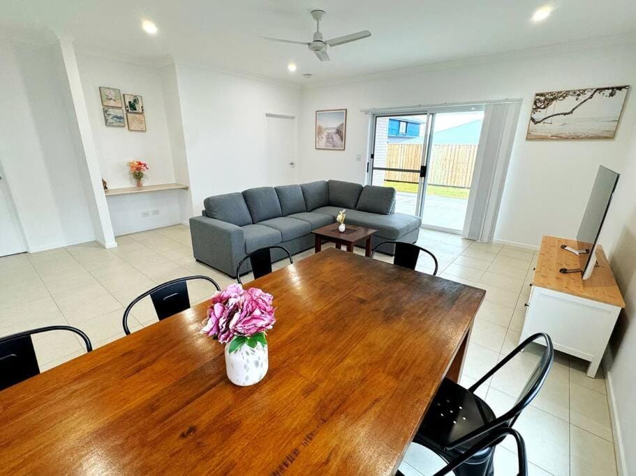 Brand New Fantastic Luxury 5 bedroom Home House in Brisbane