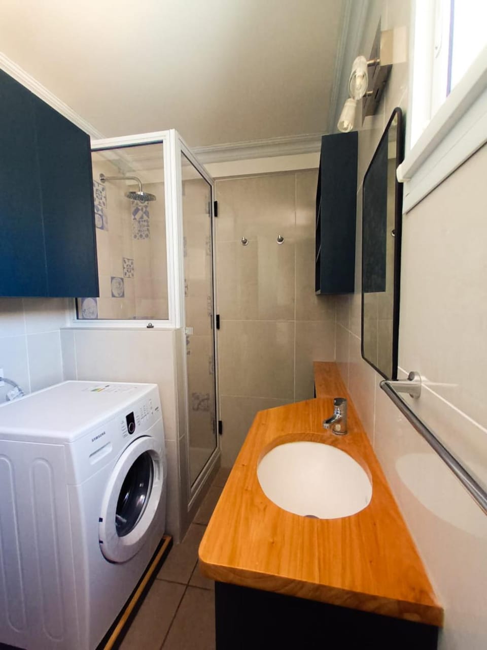 Bathroom, washing machine