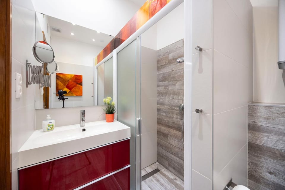 Shower, Bathroom