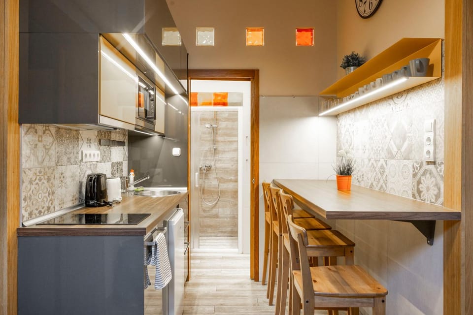 Kitchen or kitchenette, Dining area, dishwasher, oven, stove