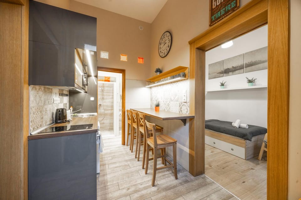 Kitchen or kitchenette, Dining area, oven, stove