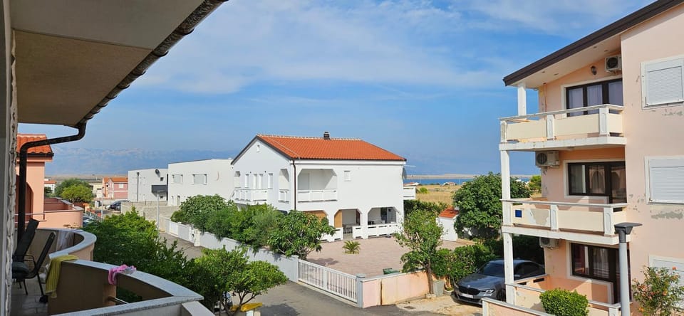 Neighbourhood, Street view