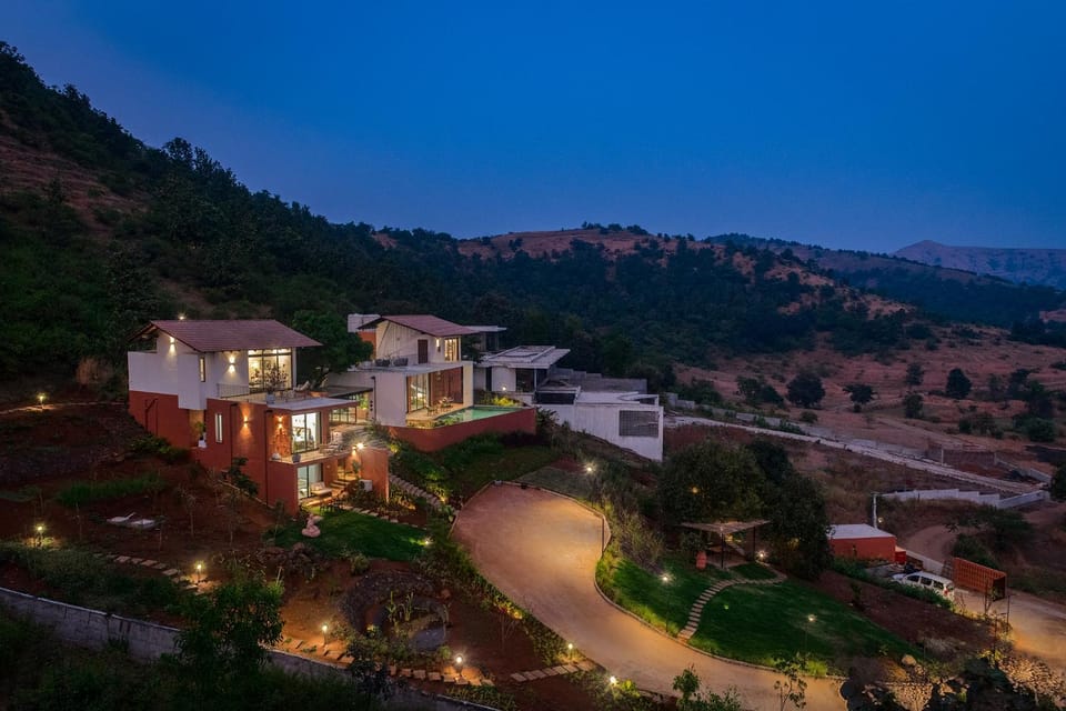 Property building, Facade/entrance, Neighbourhood, Mountain view