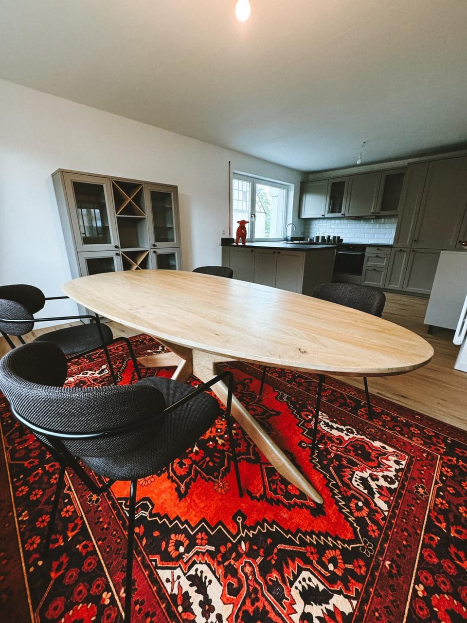 Kitchen or kitchenette, Seating area, Dining area