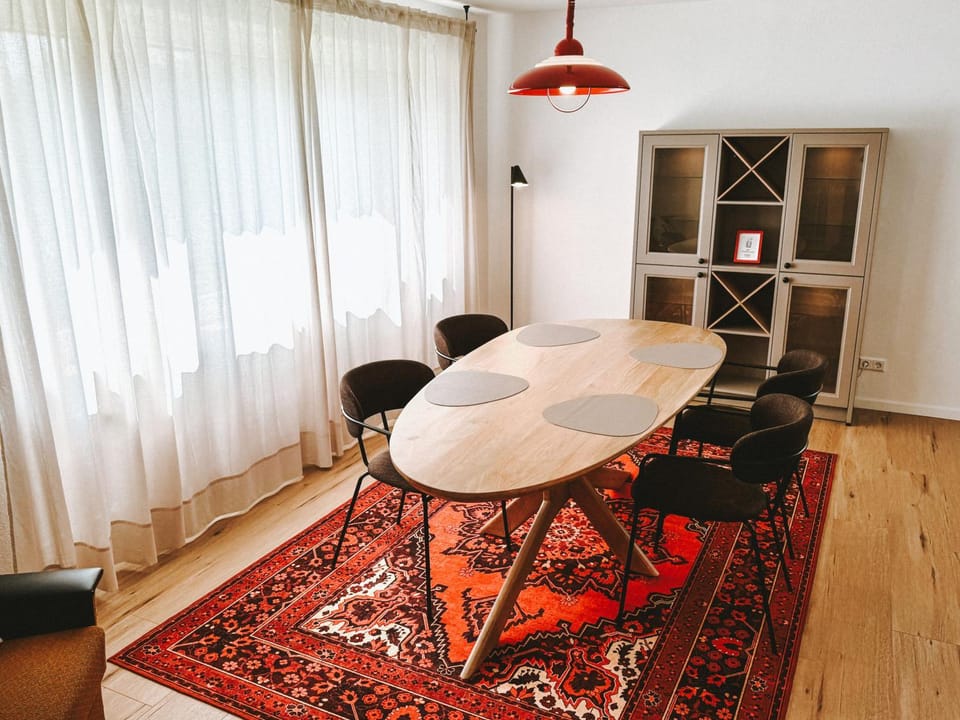 Seating area, Dining area