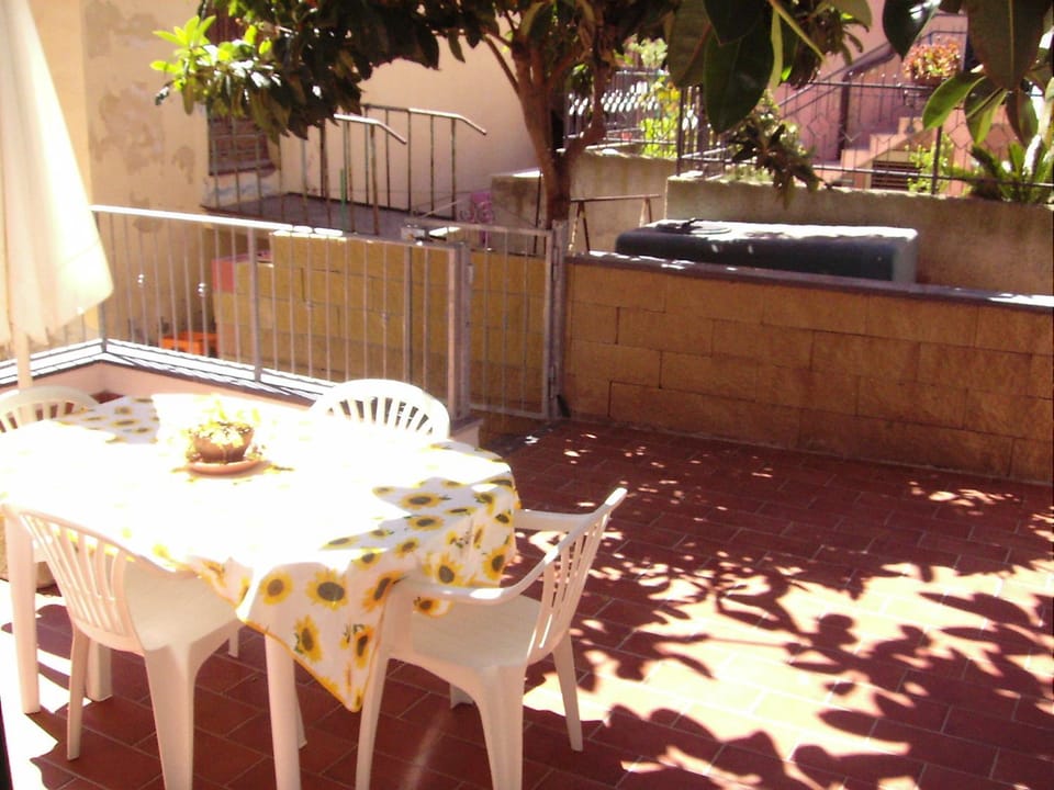 Patio, Day