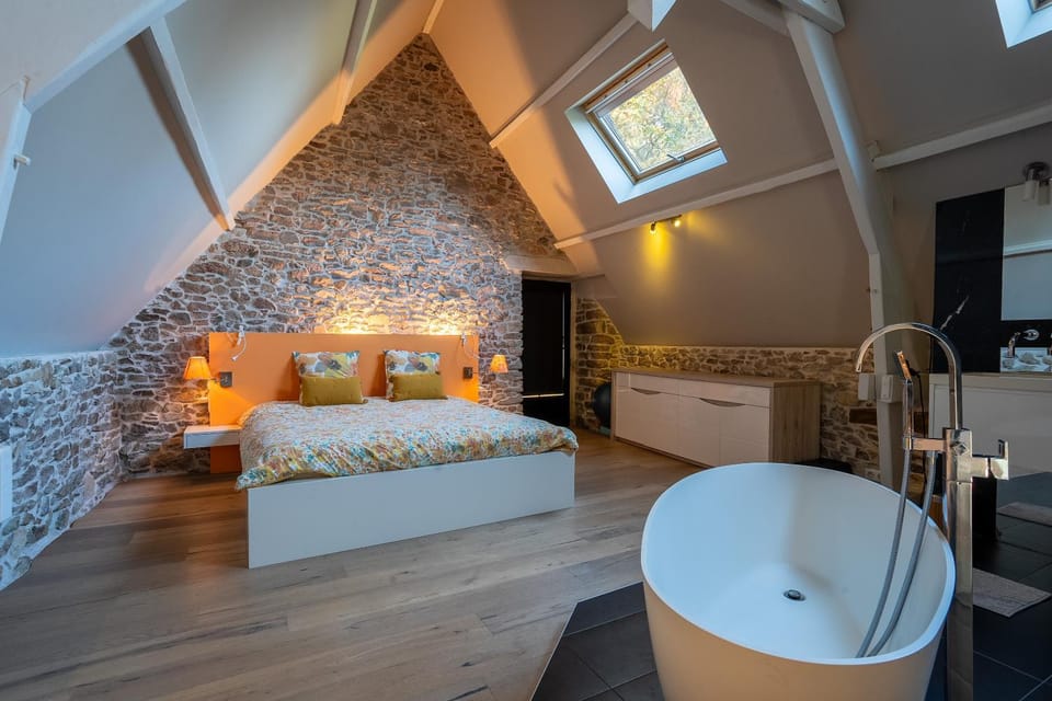 Bed, Bedroom, Bath