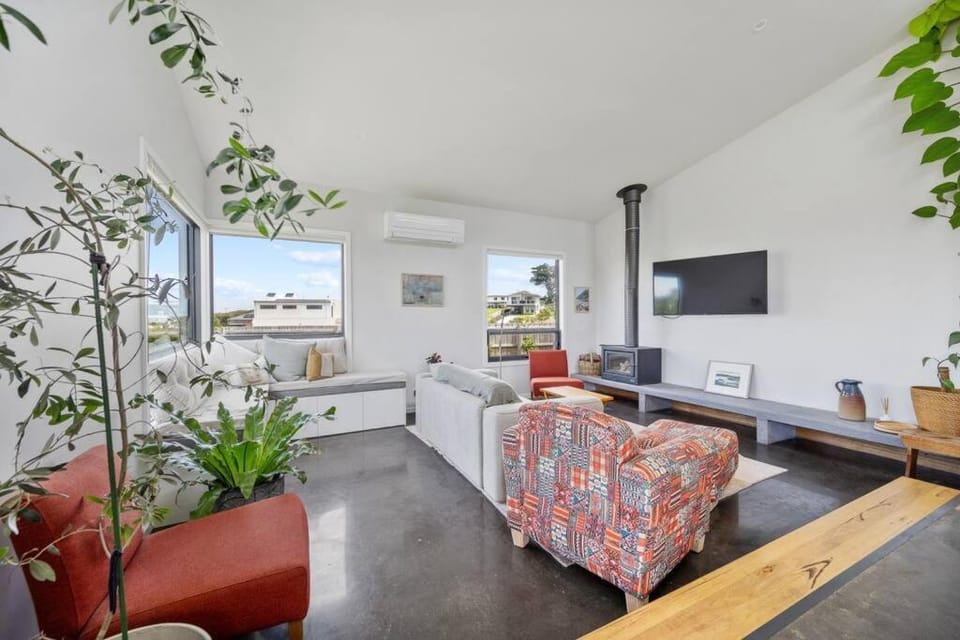 Modern Coastal Escape - Pet Friendly with Fireplace House in Kilcunda