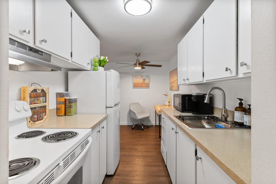 Kitchen or kitchenette