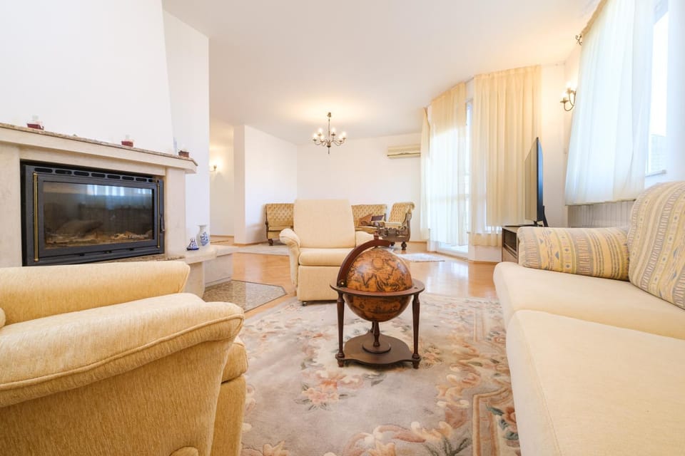 TV and multimedia, Living room, Seating area