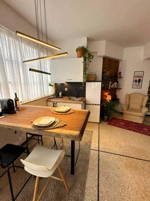 Kitchen or kitchenette, Seating area