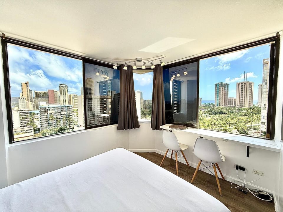 Bed, Bedroom, City view, Sea view