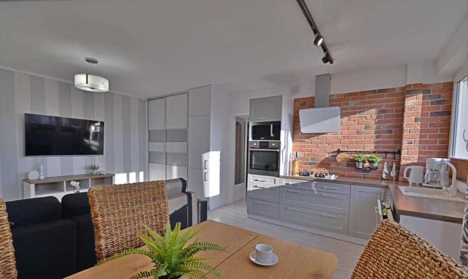 TV and multimedia, Kitchen or kitchenette, Living room, Seating area, Dining area