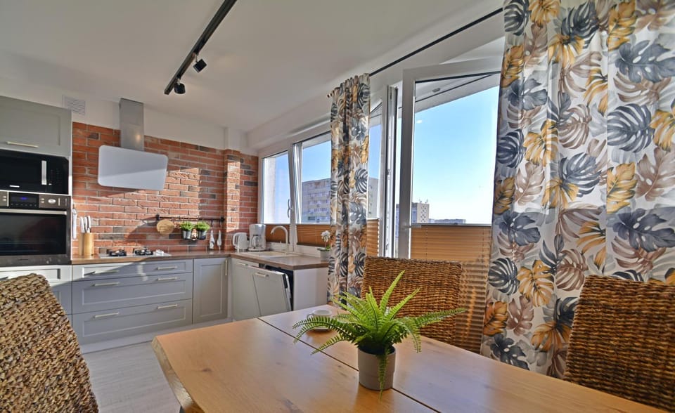 TV and multimedia, Kitchen or kitchenette, Living room, Seating area, Dining area, oven, stove