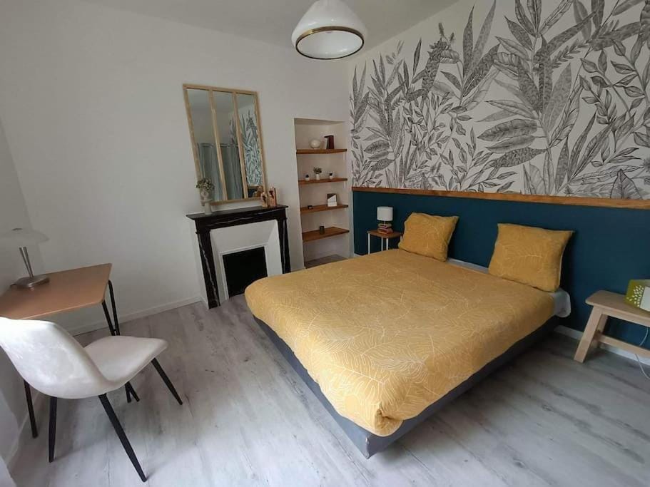 Bed, Seating area, Bedroom