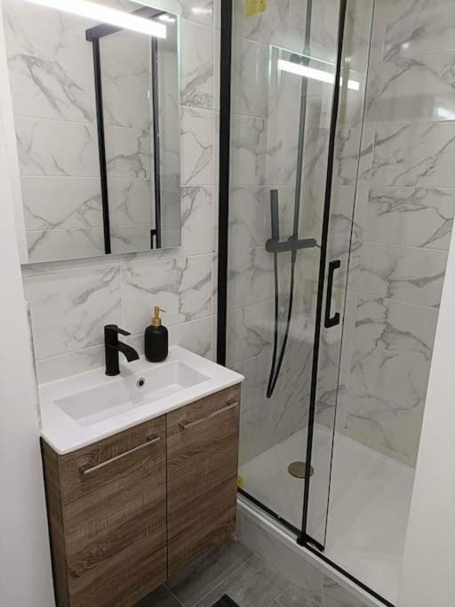 Shower, Bathroom
