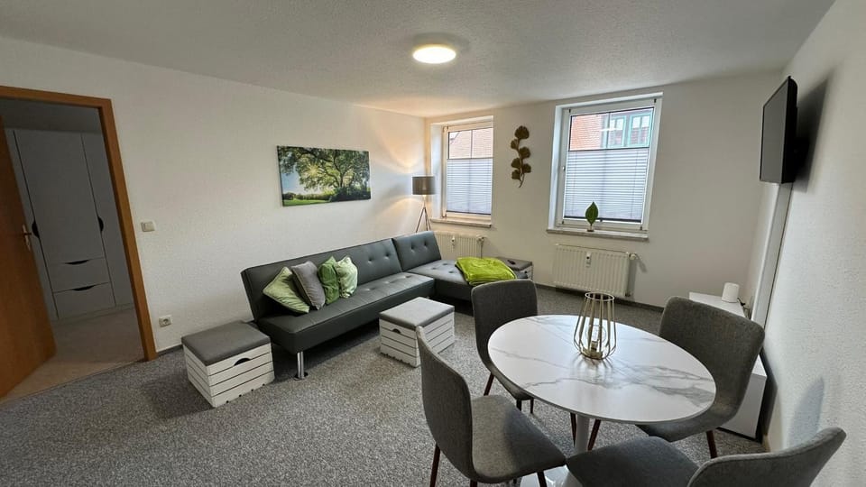 TV and multimedia, Living room, Seating area, Dining area