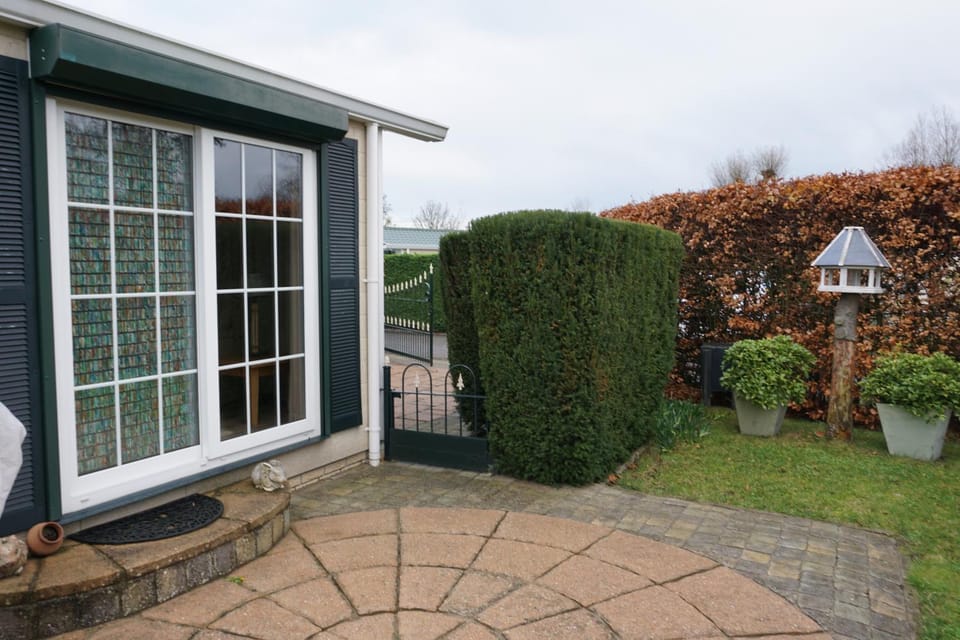 Property building, Day, Balcony/Terrace