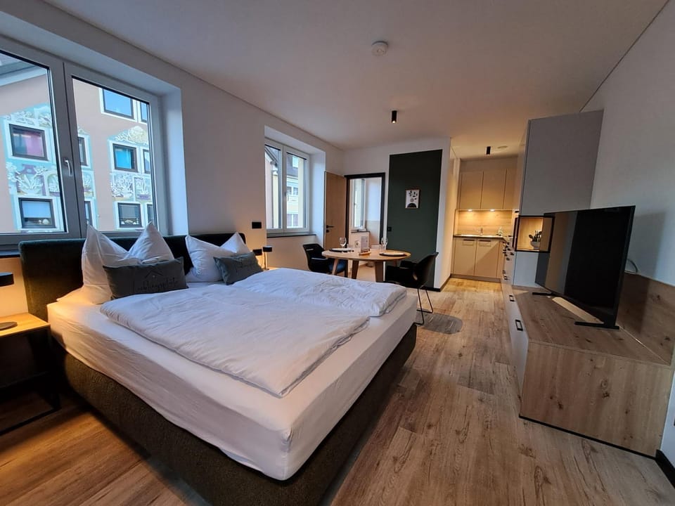 Living room, Bedroom, kitchen