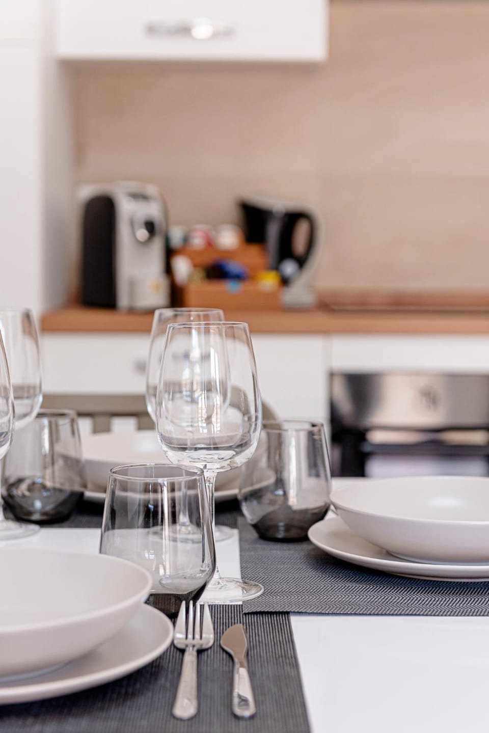 Coffee/tea facilities, Kitchen or kitchenette, Dining area, minibar, stove