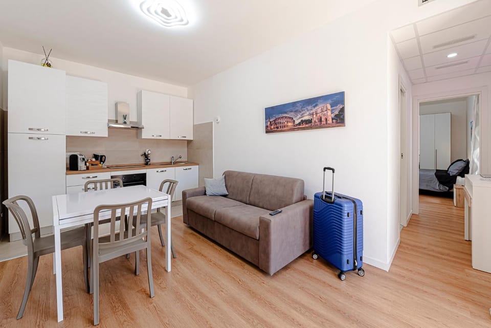 Kitchen or kitchenette, Living room, Seating area, Dining area, minibar, stove
