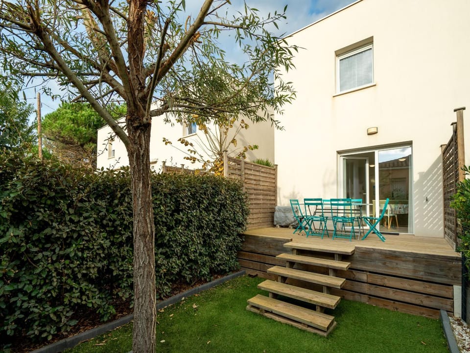 Property building, Facade/entrance, Off site