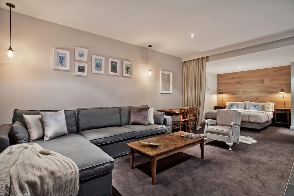 Bed, Living room