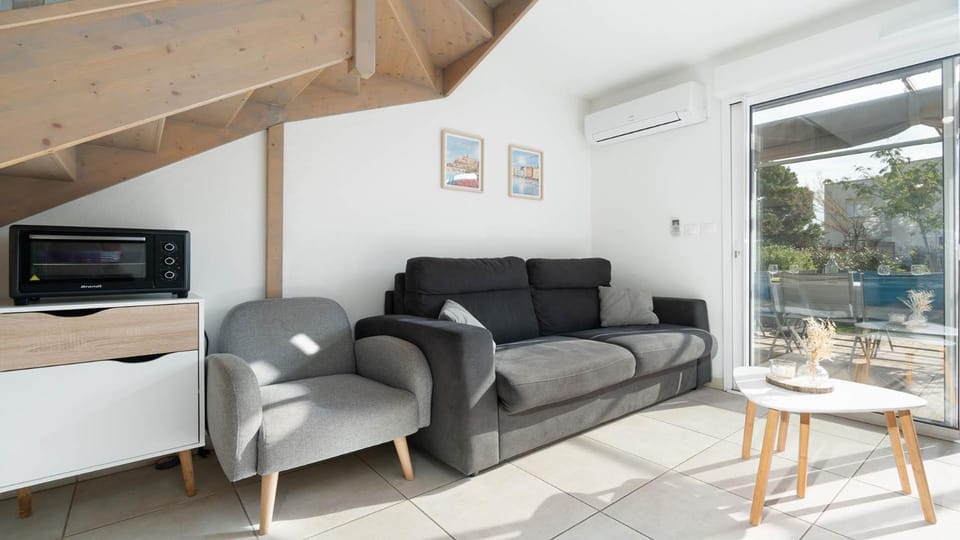 Communal lounge/ TV room, Living room