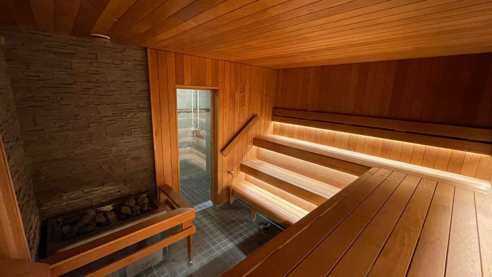 Sauna, Swimming pool