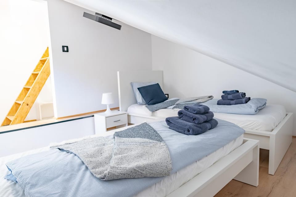 Photo of the whole room, Bedroom, towels, towels