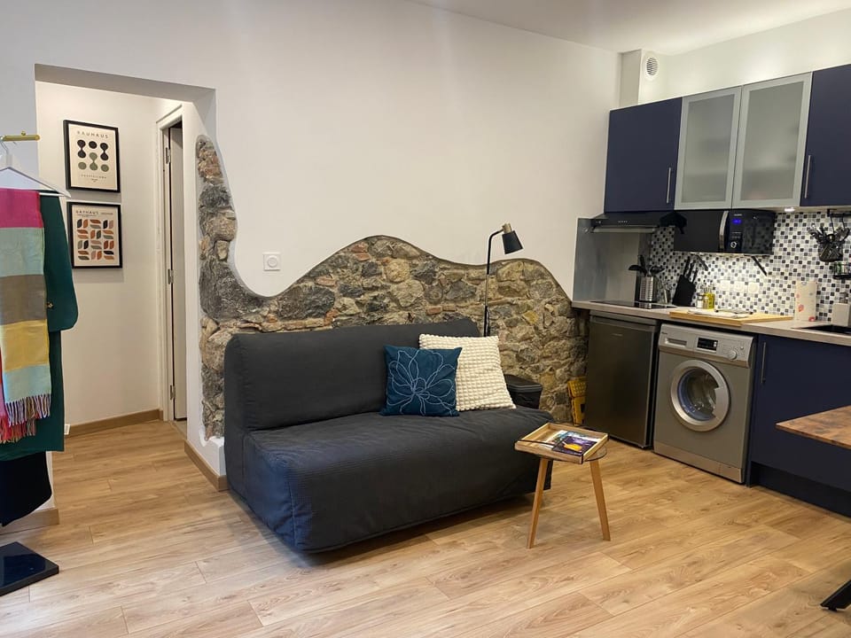 TV and multimedia, Kitchen or kitchenette, Living room, Seating area, washing machine