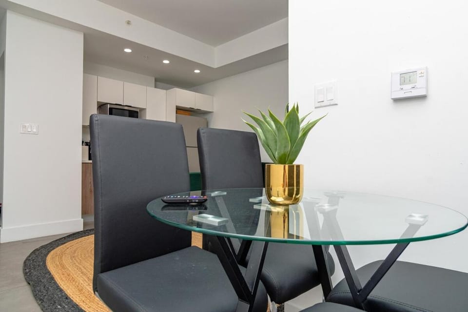Chic Spacious Studio Miami Stay Near Marlins Park & Brickell Apartment in Miami