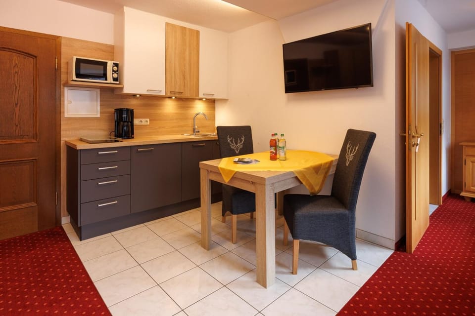 Property building, Kitchen or kitchenette, Living room