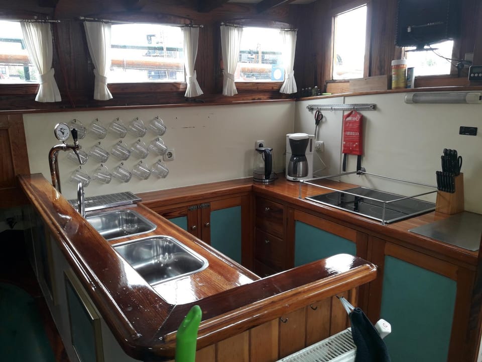 Coffee/tea facilities, Kitchen or kitchenette, minibar, stove, toaster