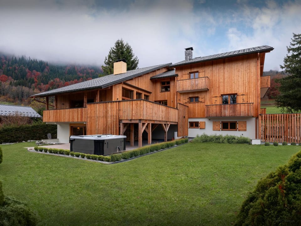 Property building, Natural landscape, Summer