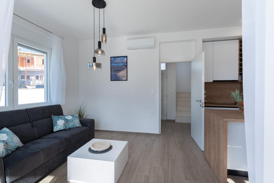 Top Hill Apartment in Novalja