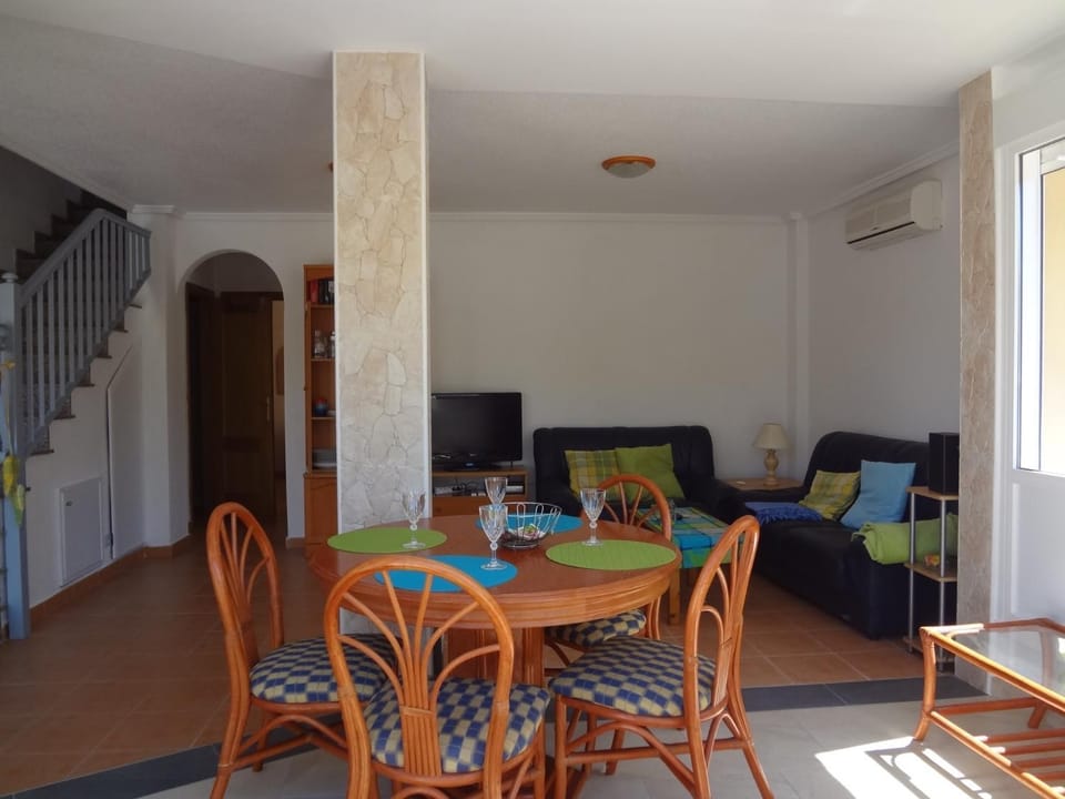 TV and multimedia, Balcony/Terrace, Living room, Dining area, air conditioner