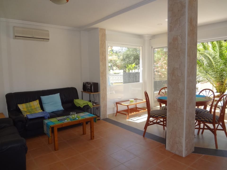 Balcony/Terrace, Balcony/Terrace, Living room, Dining area, air conditioner