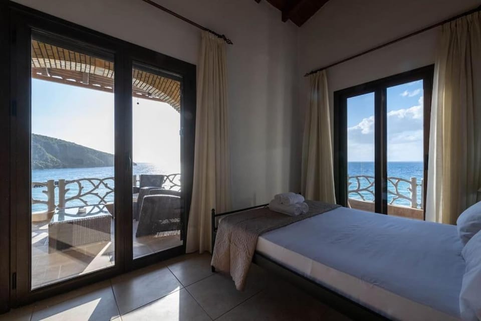 Bed, Natural landscape, View (from property/room), Balcony/Terrace, Photo of the whole room, Bedroom, Mountain view, Sea view