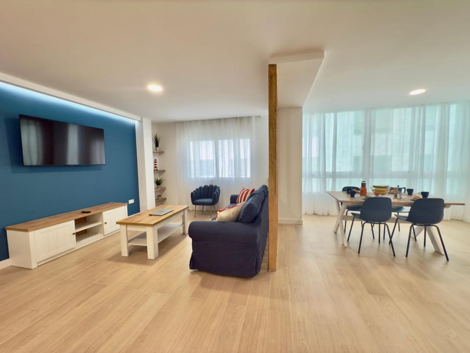 TV and multimedia, Living room, Seating area, Dining area, Evening entertainment