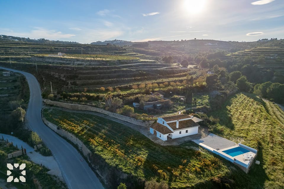 Property building, Day, Neighbourhood, Natural landscape, Bird's eye view, Mountain view, Pool view, Swimming pool