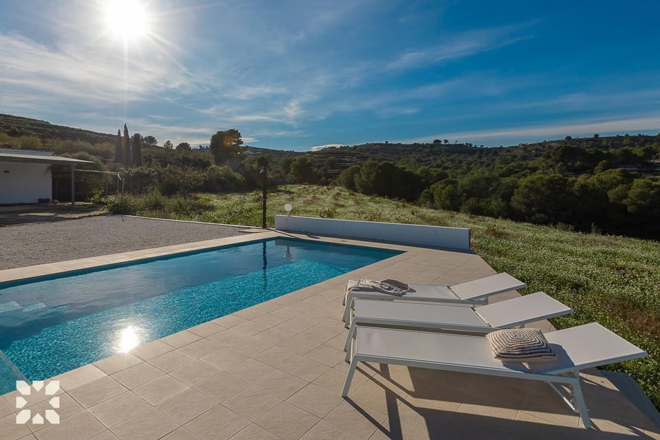 Patio, Day, Natural landscape, Mountain view, Pool view, Swimming pool, sunbed