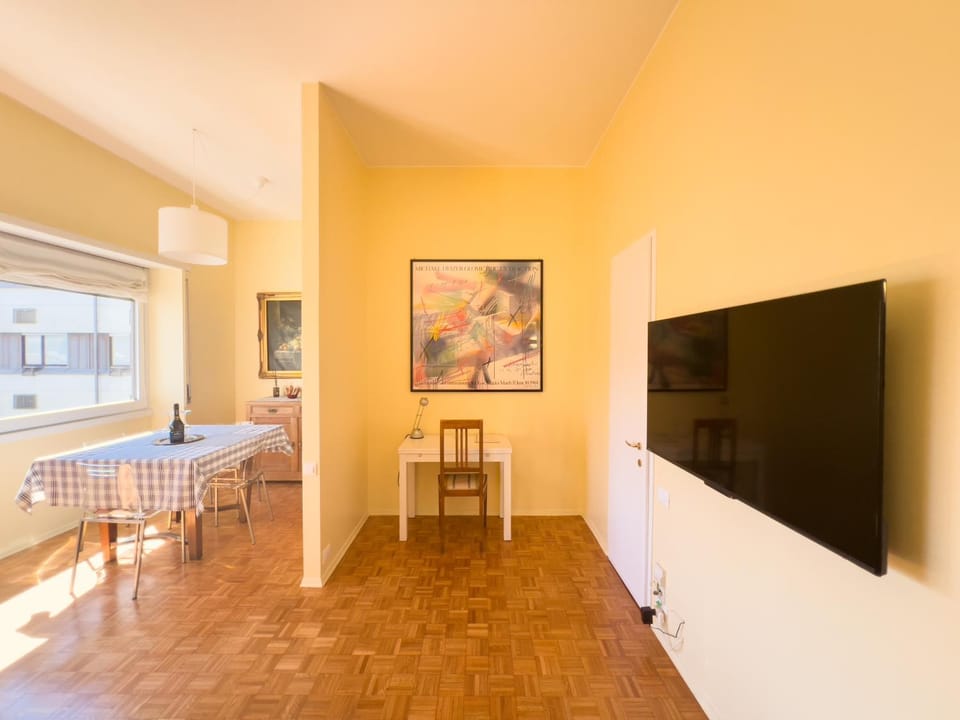 Communal lounge/ TV room, TV and multimedia, Living room, Photo of the whole room, Seating area