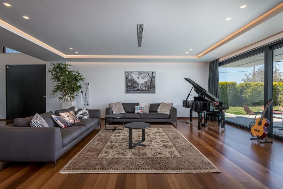 Living room, Seating area