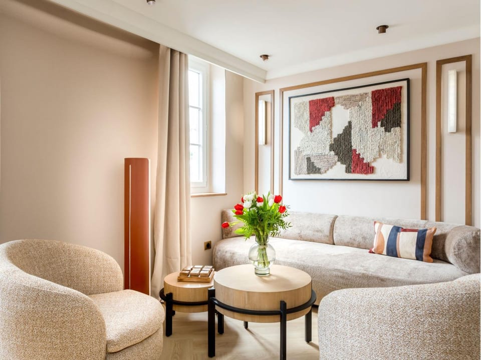 Living room, Seating area